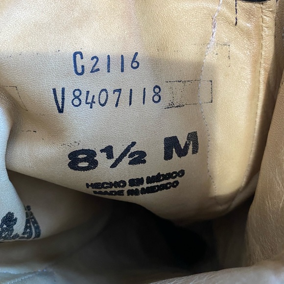 Size 8.5B. In very good condition. - Picture 3 of 3